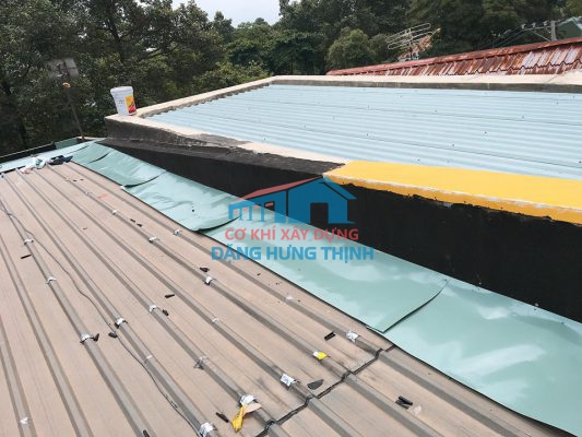 Chống dột mái tôn tại Quận 10