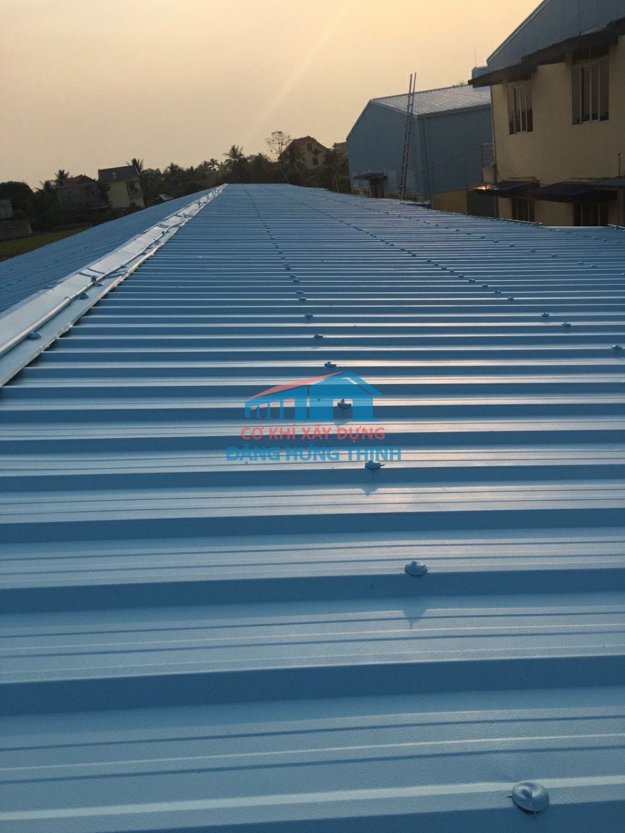 Đơn vị thi công lắp đặt mái tôn - thay mái tôn nhà xưởng tại Bến Lức Long An