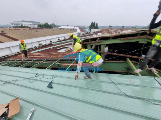 Đơn vị thi công lắp đặt mái tôn - thay mái tôn nhà xưởng tại KCN Bàu Bàng Bình Dương