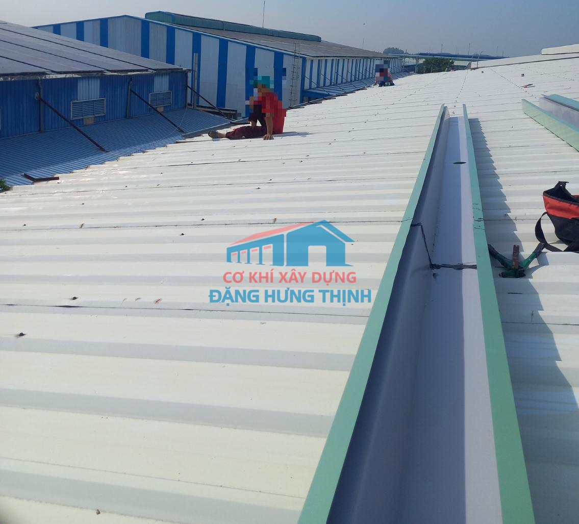 Thi công lắp đặt máng xối kho xưởng tại Bến Lức Long An