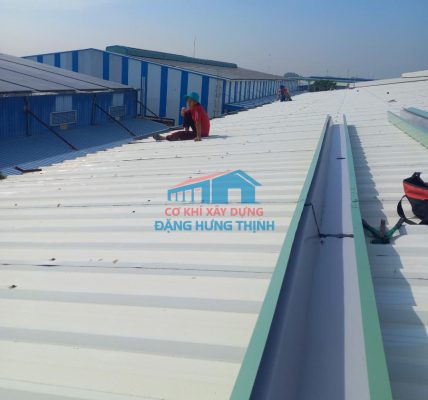 Thi công lắp đặt máng xối kho xưởng tại Bình Dương