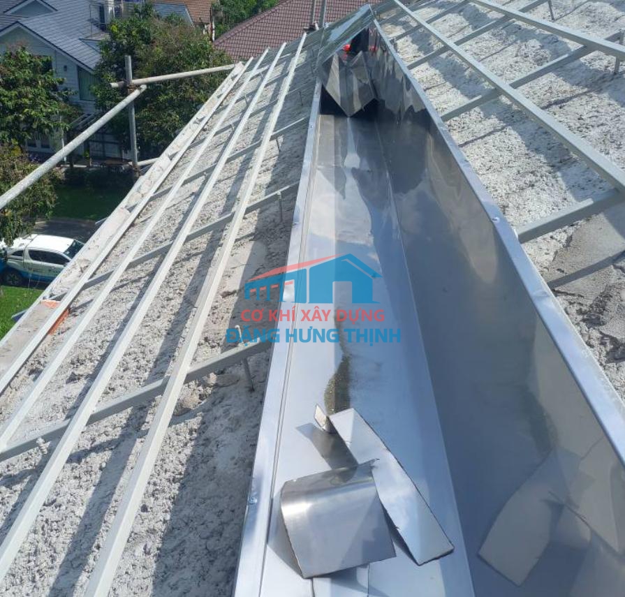 Thi công lắp đặt máng xối kho xưởng tại Đức Hòa Long An