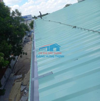 Thi công lắp đặt máng xối kho xưởng tại KCN Mỹ Phước Bến Cát