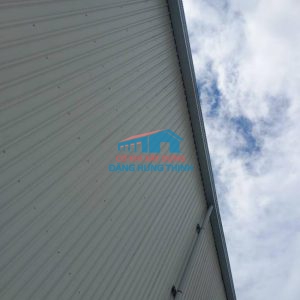 Thi công lắp đặt máng xối kho xưởng tại KCN Mỹ Phước Bến Cát