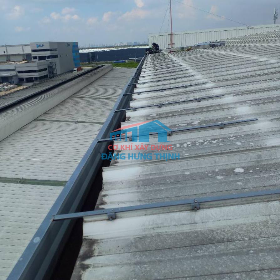 Thi công lắp đặt máng xối kho xưởng tại Long An
